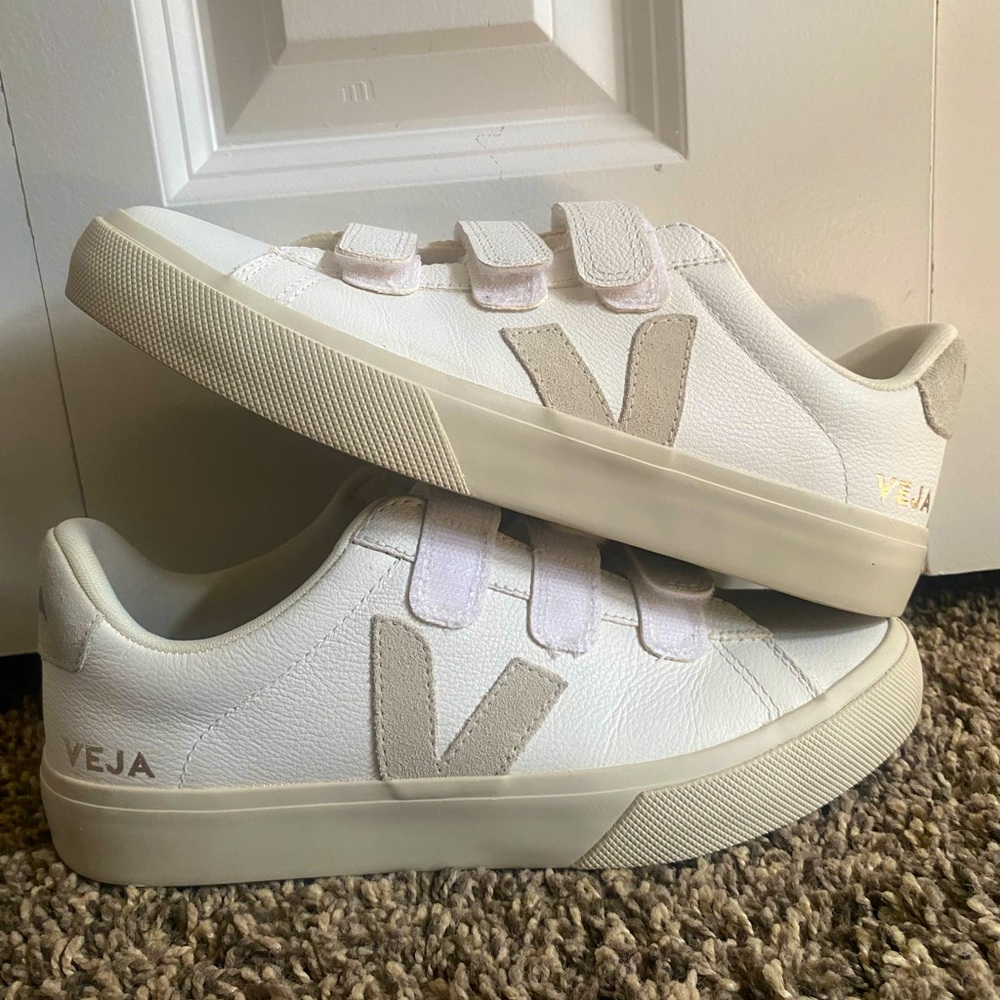 NWOT VEJA shoes